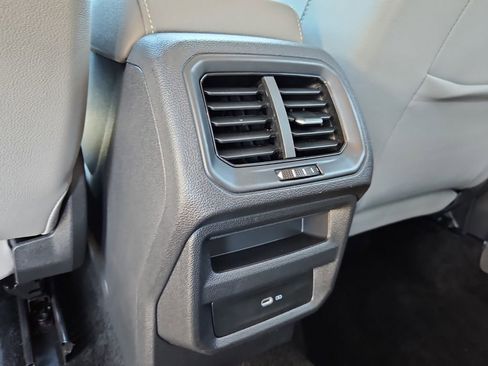 Used 2024 Volkswagen Taos SE image 16