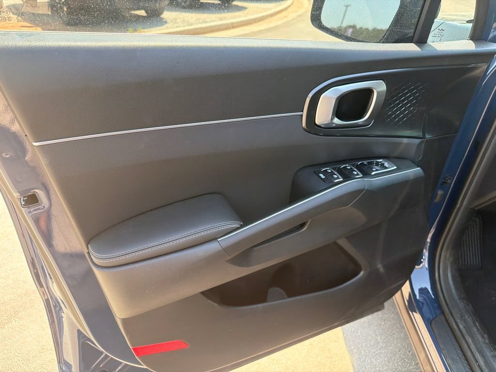 Used 2025 Kia Sorento S w/ Panoramic Sunroof Package FWD image 10