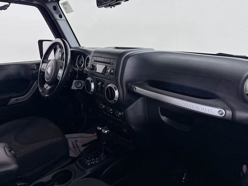 Used 2017 Jeep Wrangler Unlimited Sahara w/ Connectivity Group image 24