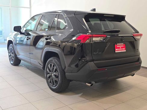 Certified 2023 Toyota RAV4 LE AWD/4WD image 4
