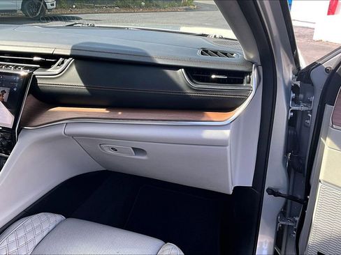 Used 2022 Jeep Grand Cherokee L Summit w/ Luxury Tech Group V image 26