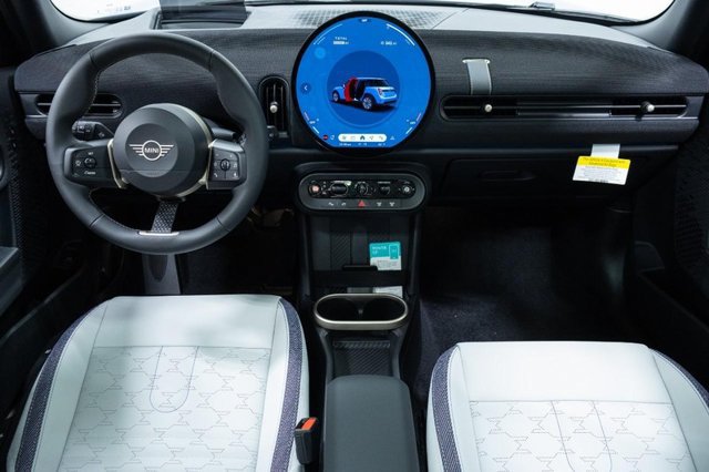 Used 2026 MINI Cooper 4-Door Hardtop FWD image 16