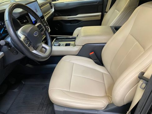 Used 2023 Ford Expedition XLT RWD image 18