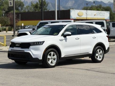 Used 2022 Kia Sorento LX AWD/4WD image 3