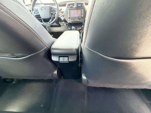 Used 2021 Toyota Prius XLE FWD image 27