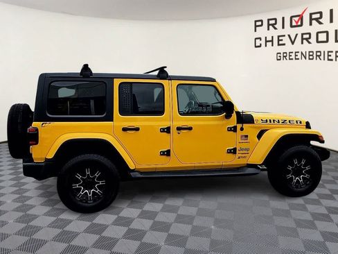 Used 2018 Jeep Wrangler Unlimited Sahara AWD/4WD image 9