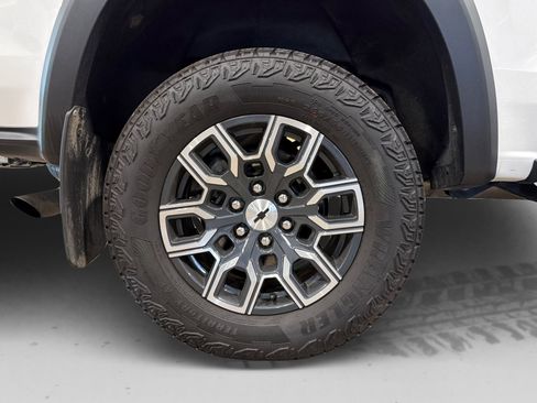 Used 2023 Chevrolet Colorado Z71 w/ Z71 Convenience Package 2 AWD/4WD image 53
