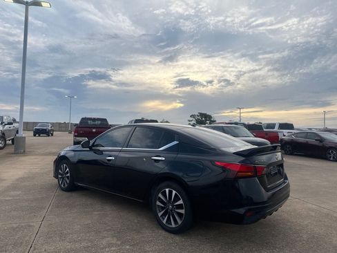 Certified 2023 Nissan Altima 2.5 SV FWD image 13