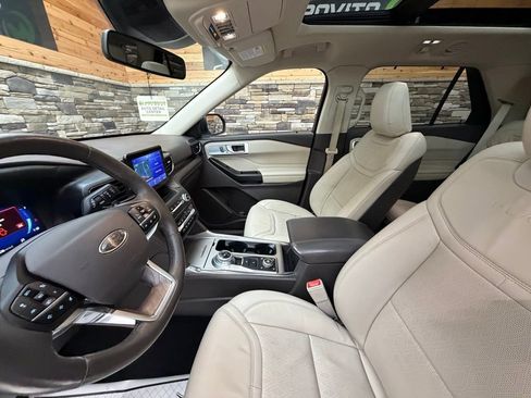 Used 2020 Ford Explorer Platinum image 11