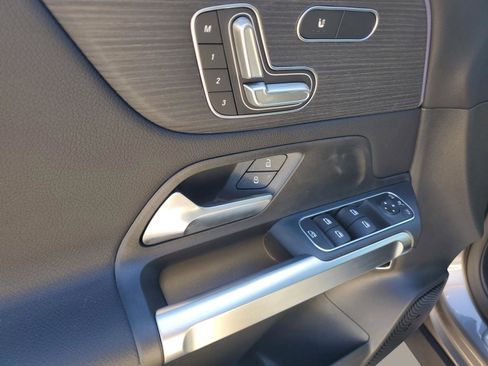 Used 2026 Mercedes-Benz GLB 250 image 20