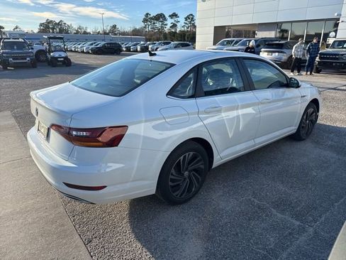 Used 2019 Volkswagen Jetta SEL Premium image 3