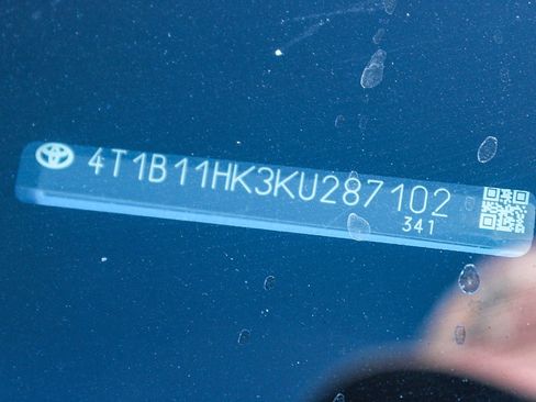 Used 2019 Toyota Camry LE image 2