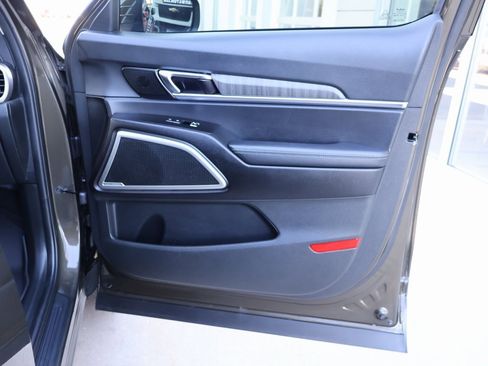 Used 2023 Kia Telluride EX w/ EX Captain's Chair Package image 40