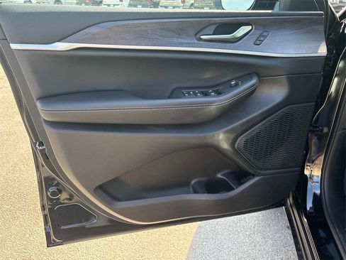 New 2025 Jeep Grand Cherokee L Limited w/ Black Appearance Package image 26