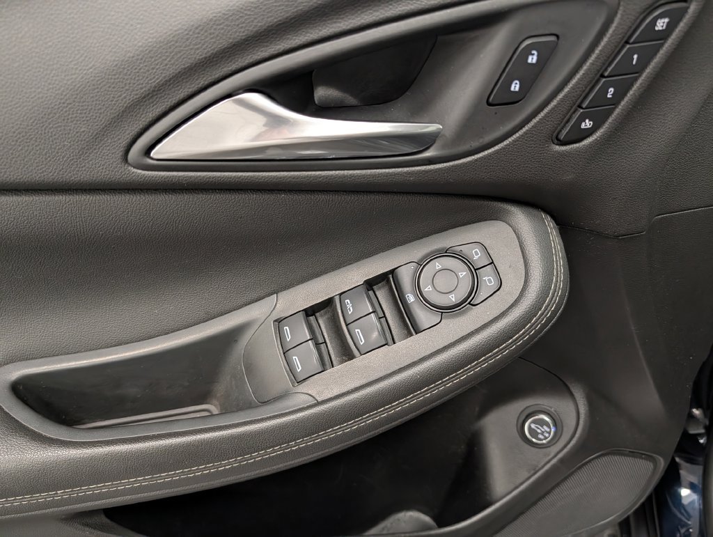 Used 2020 Buick Encore GX Essence w/ Advanced Technology Package AWD/4WD image 11
