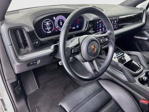 Certified 2024 Porsche Cayenne Coupe AWD/4WD image 4