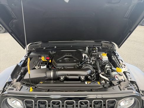 Used 2024 Jeep Wrangler Unlimited Sport AWD/4WD image 18