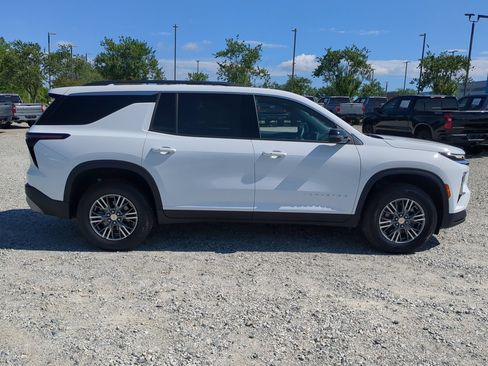 Used 2026 Chevrolet Traverse LT AWD/4WD image 11