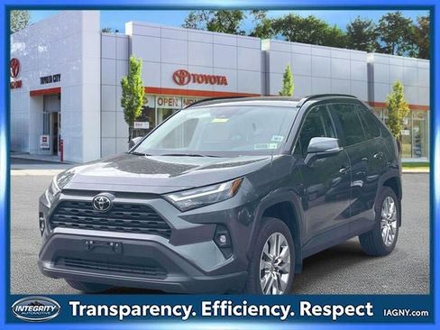 Used 2023 Toyota RAV4 XLE Premium AWD/4WD image 4