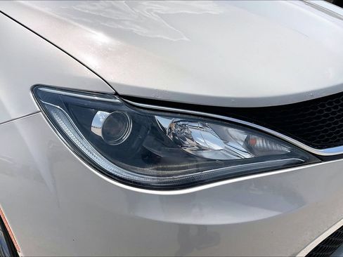 Certified 2019 Chrysler Pacifica Touring-L Plus FWD image 33