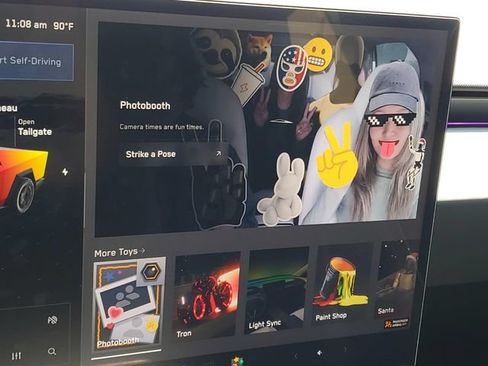 Used 2025 Tesla Cybertruck AWD Crew Cab image 19