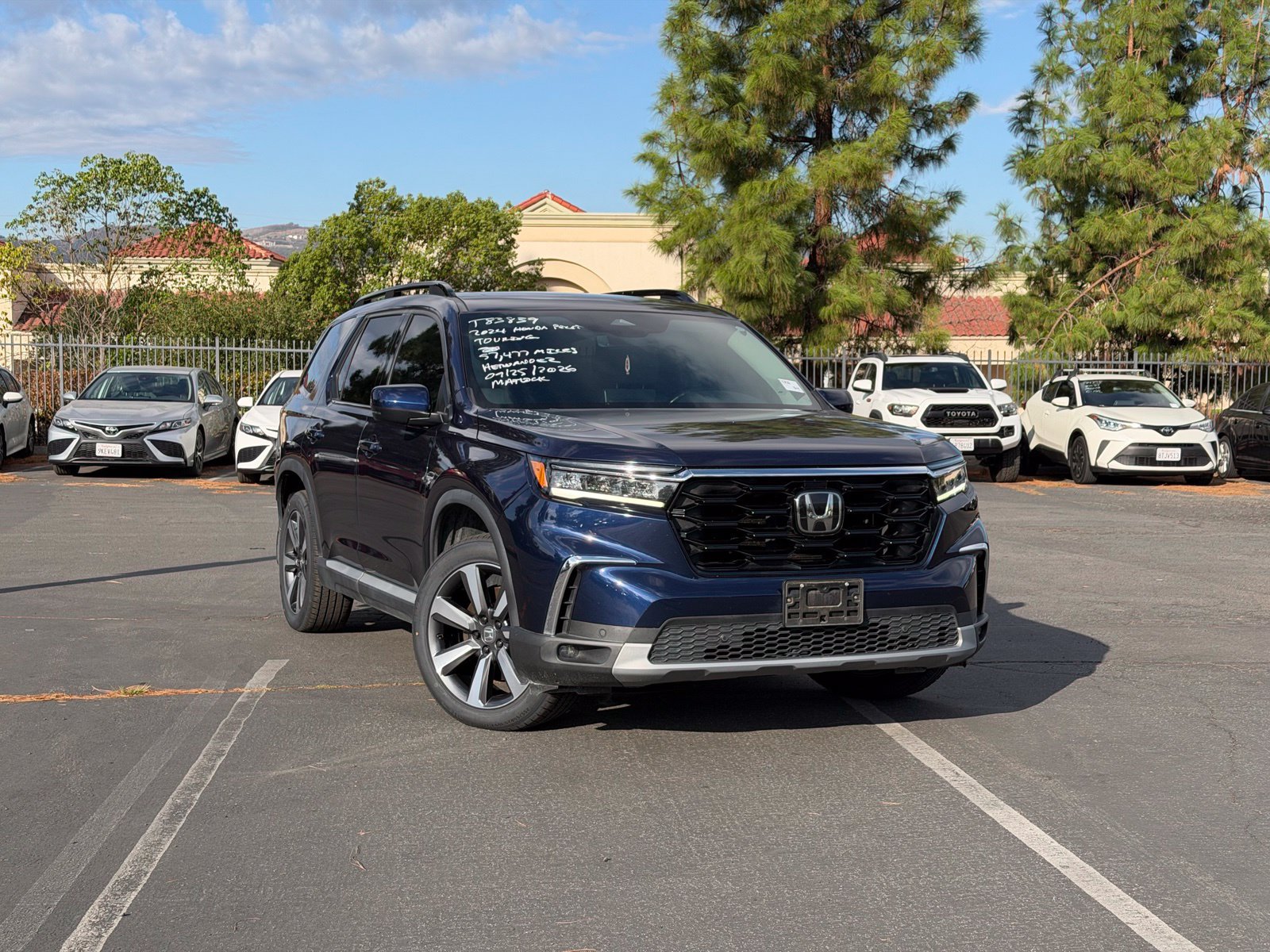 Used 2024 Honda Pilot Touring image 1