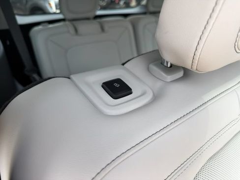 Used 2025 Lincoln Aviator Reserve w/ Equipment Group 201A AWD/4WD image 14