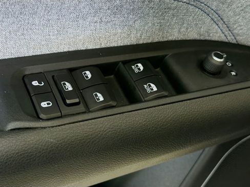 Used 2024 Jeep Compass Latitude image 20