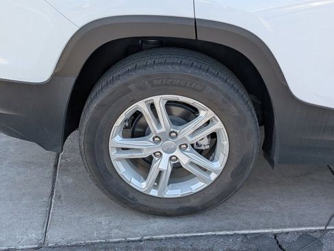 Used 2023 GMC Terrain SLE w/ Driver Convenience Package image 14