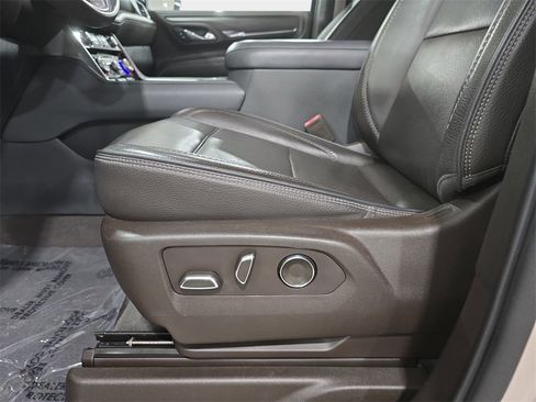 Used 2021 GMC Yukon Denali w/ Denali Premium Package image 27