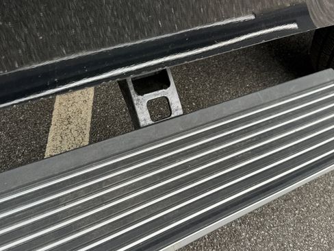 Used 2025 Jeep Wagoneer L Series III w/ Premium Group I image 40