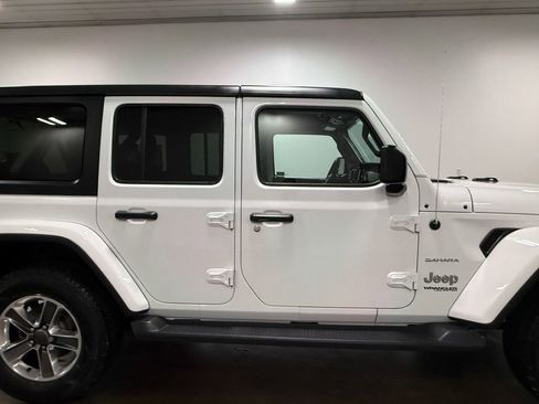 Used 2020 Jeep Wrangler Unlimited Sahara w/ LED Lighting Group AWD/4WD image 32
