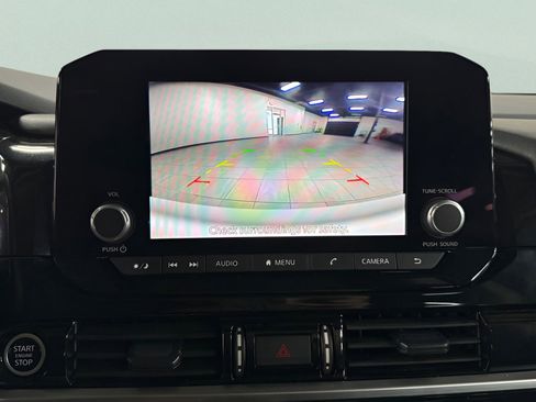 Used 2024 Nissan Pathfinder SV image 16