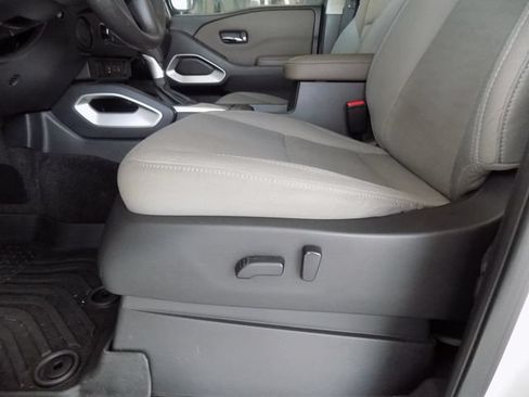 Used 2022 Nissan Frontier SV w/ Technology Package RWD image 22