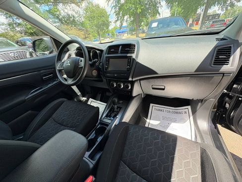 Used 2025 Mitsubishi Outlander Sport AWD image 10