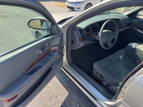 Used 2005 Buick Le Sabre Custom image 12