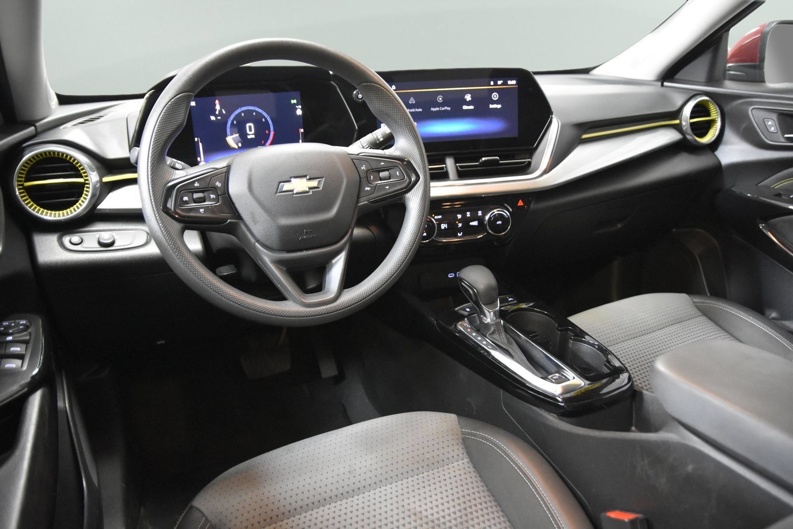 Used 2025 Chevrolet Trax LT FWD image 24