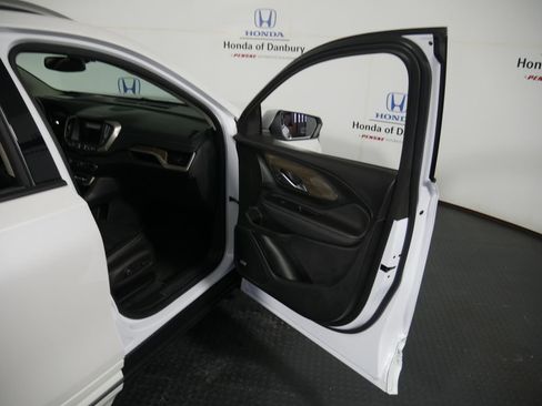 Used 2022 GMC Terrain Denali w/ Denali Premium Package image 7