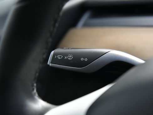 Used 2020 Tesla Model 3 Standard Range RWD image 29