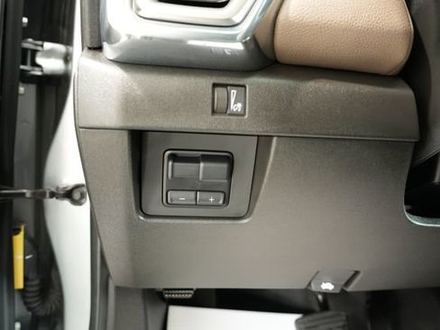 Used 2023 GMC Canyon Denali image 13