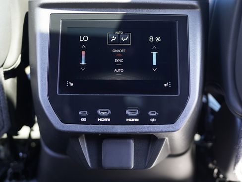 Used 2025 GMC Yukon XL Denali Ultimate AWD/4WD image 13