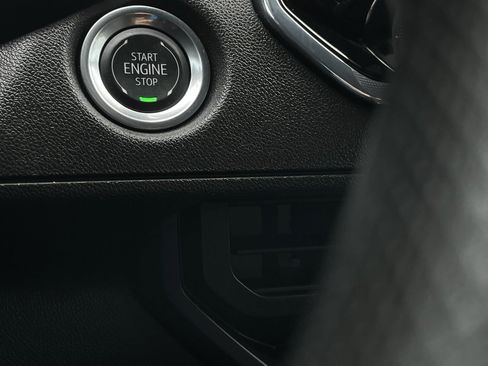 Used 2024 Chevrolet Colorado Trail Boss w/ Technology Package image 16