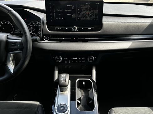 Used 2025 Mitsubishi Outlander SE FWD image 16
