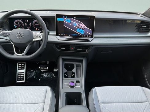 New 2026 Volkswagen Tiguan SE R-Line FWD image 9