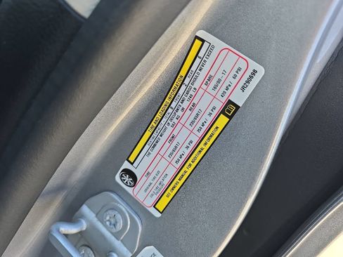 Used 2018 Chrysler Pacifica Touring-L FWD image 11