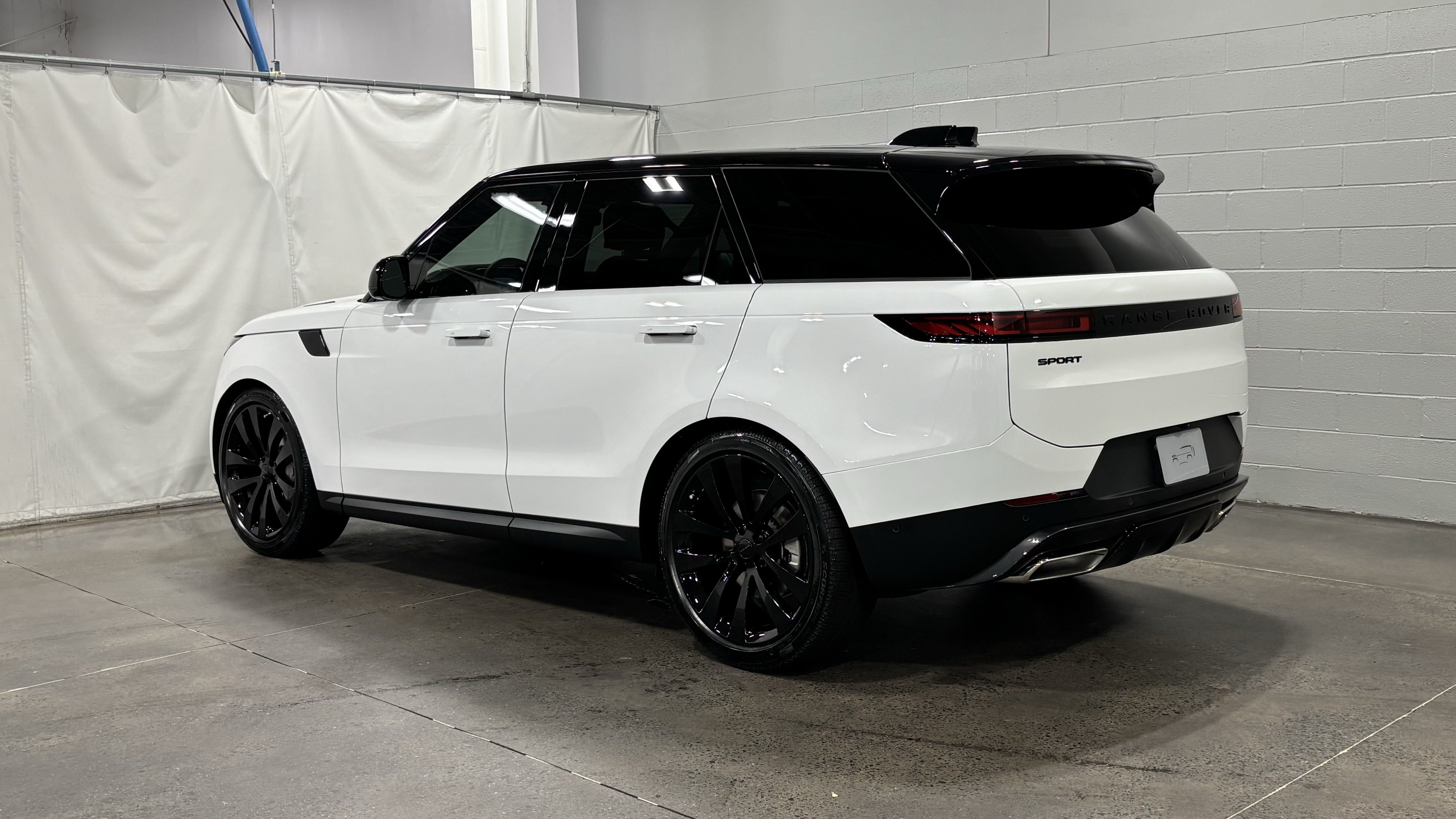 New 2026 Land Rover Range Rover Sport SE AWD/4WD image 12