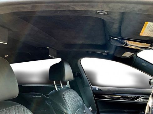 Used 2018 BMW 750i image 29