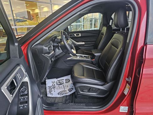 Used 2024 Ford Explorer XLT w/ Equipment Group 202A image 19