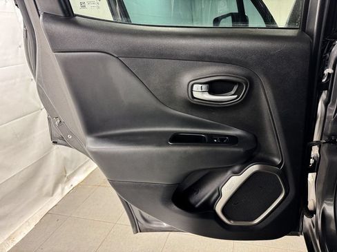 Used 2019 Jeep Renegade Limited FWD image 16