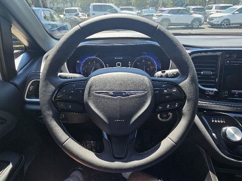 Used 2026 Chrysler Pacifica Limited w/ S Appearance Package FWD image 11